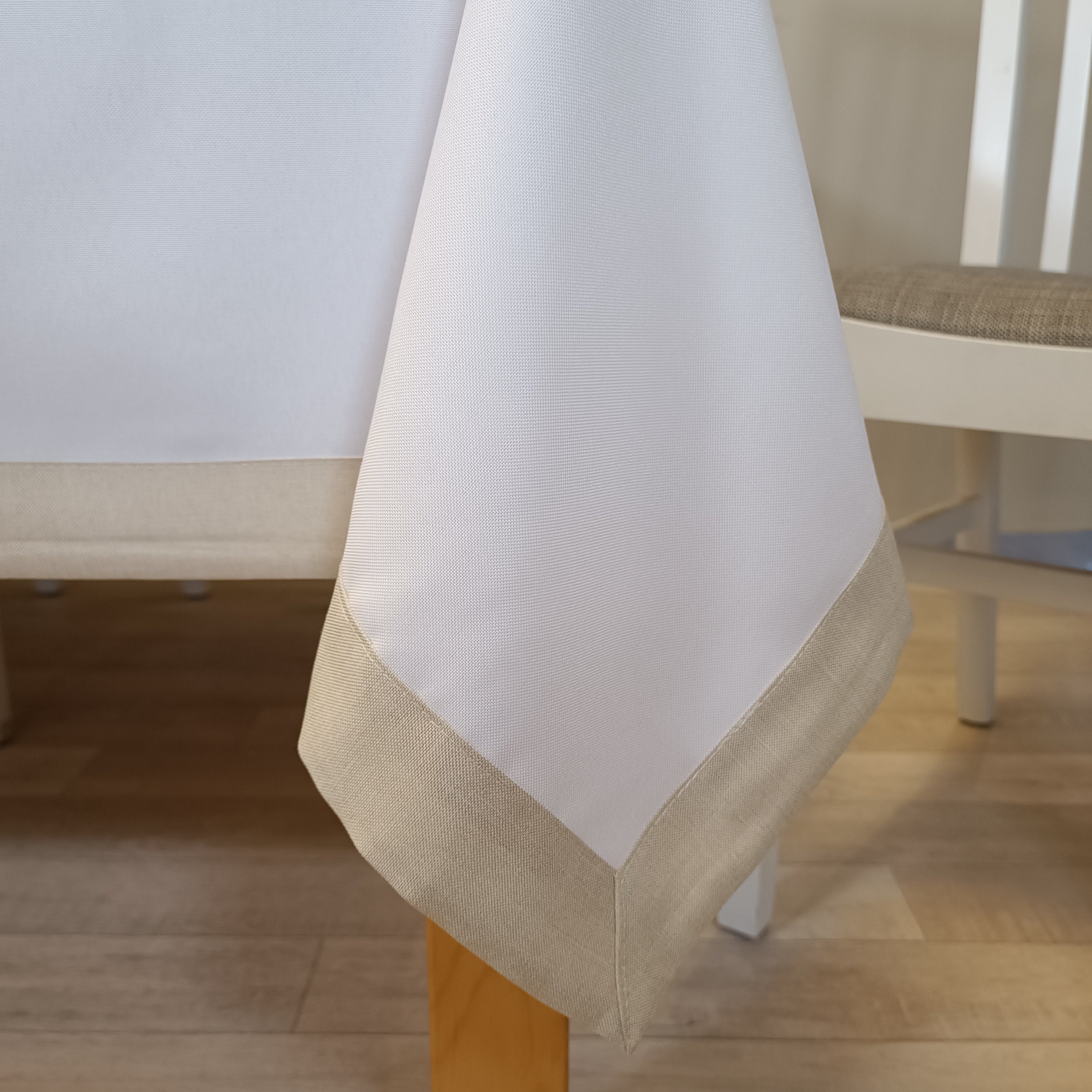 מפת שולחן לבנה של אורנה קורנגולד - ארוג לבן+מסגרת