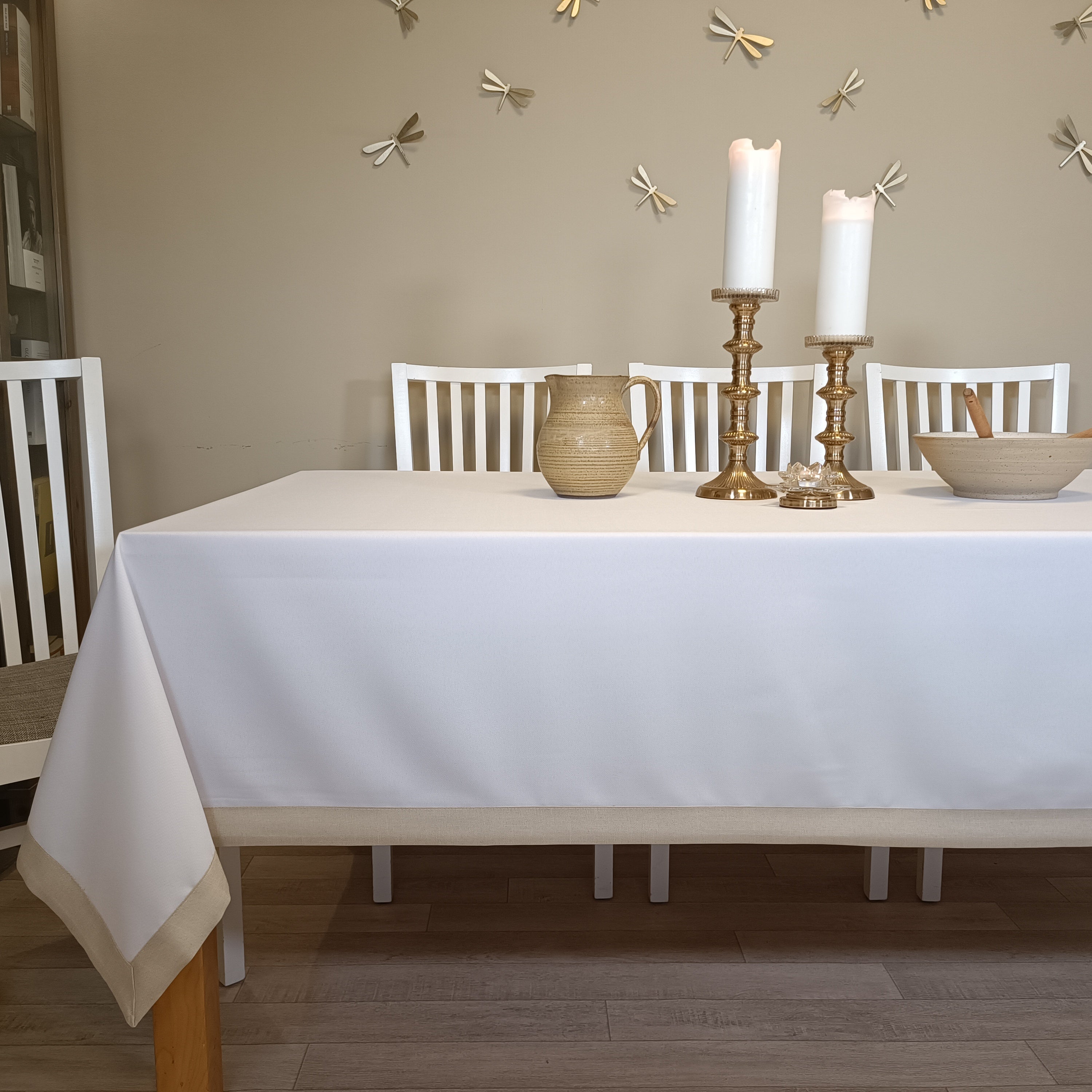 מפת שולחן לבנה של אורנה קורנגולד - ארוג לבן+מסגרת